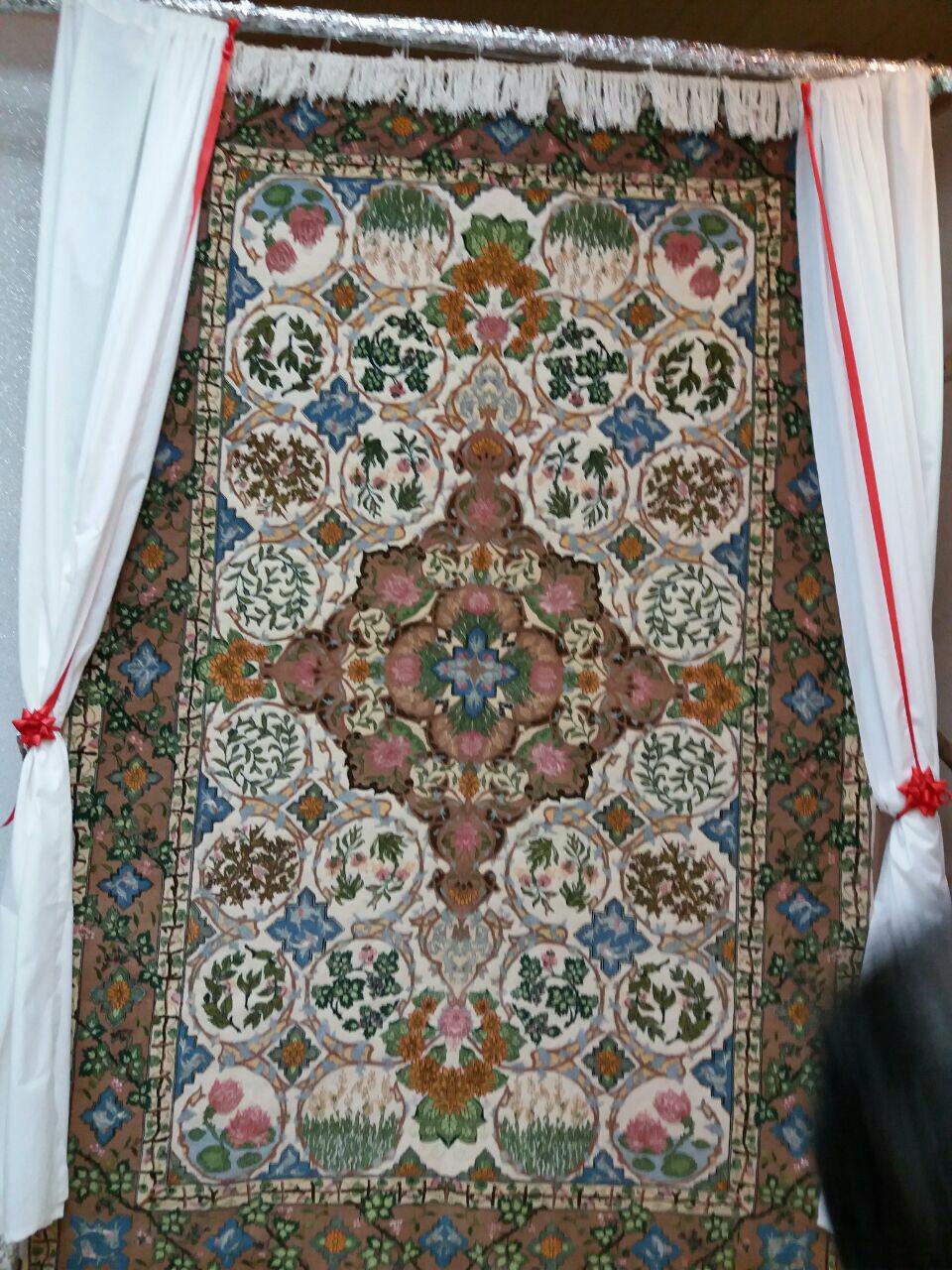 فرش دستباف با طرح اصیل گیلانی در لاهیجان رونمایی شد