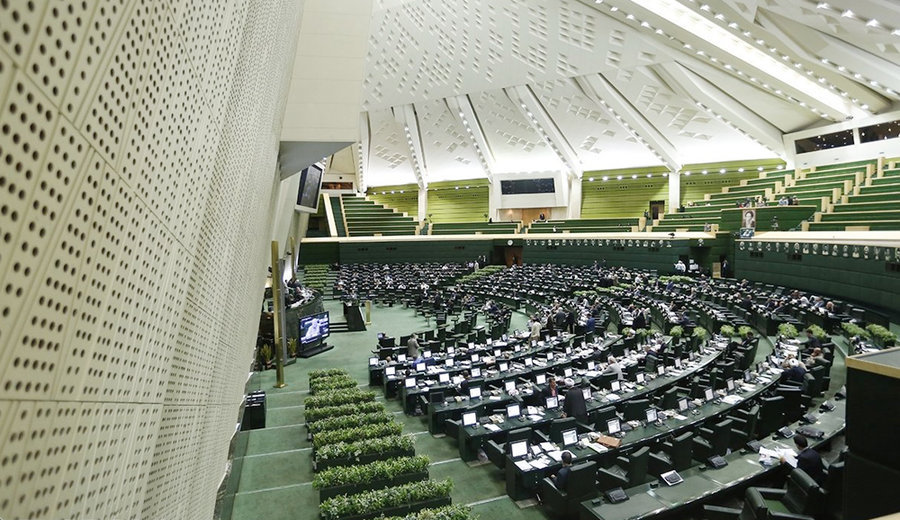 اصرار مجلس بر افزایش حقوق ۴۰۰هزار تومانی