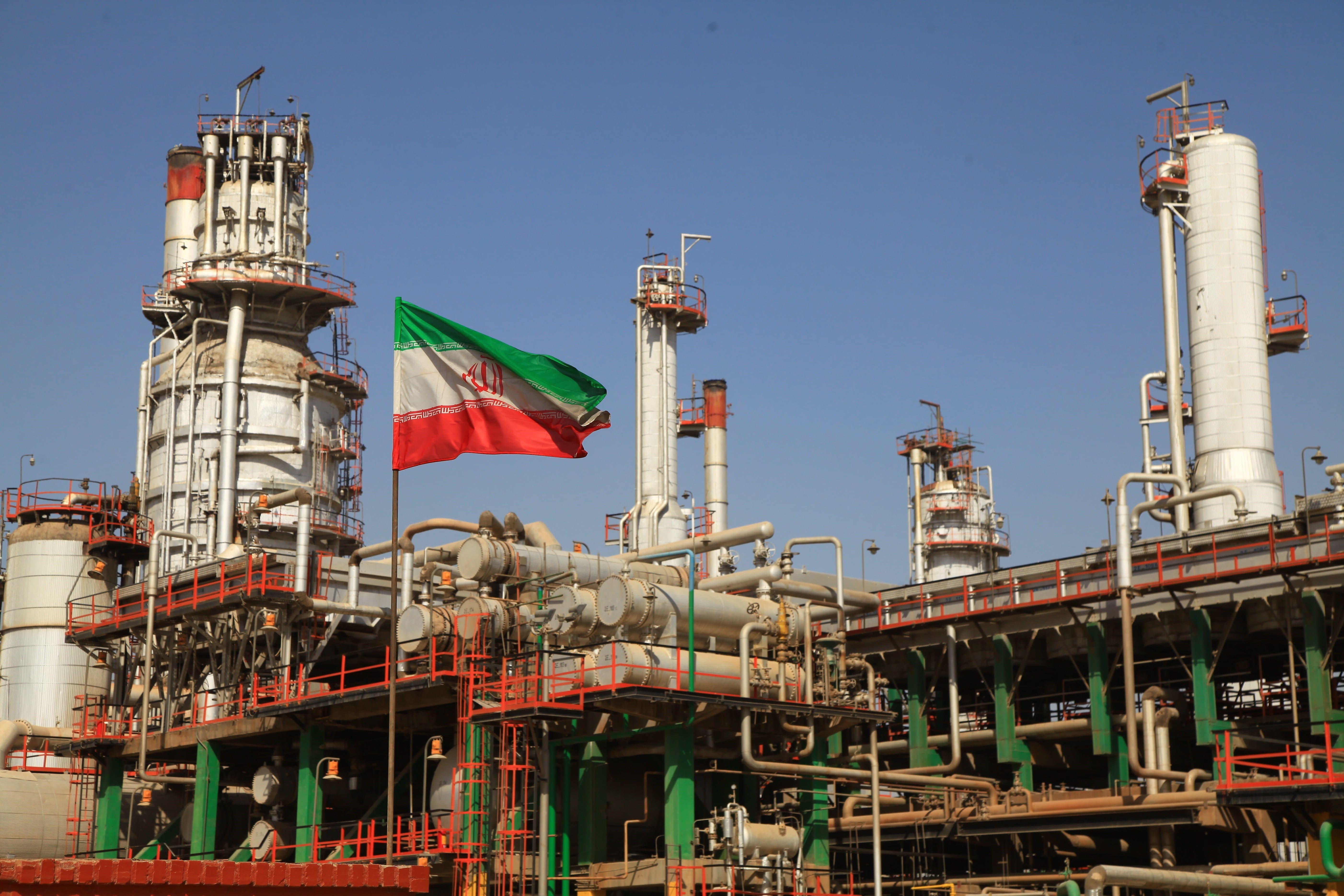 خروجی دودکش‌های پالایشگاه نفت تهران پایش می‌شود