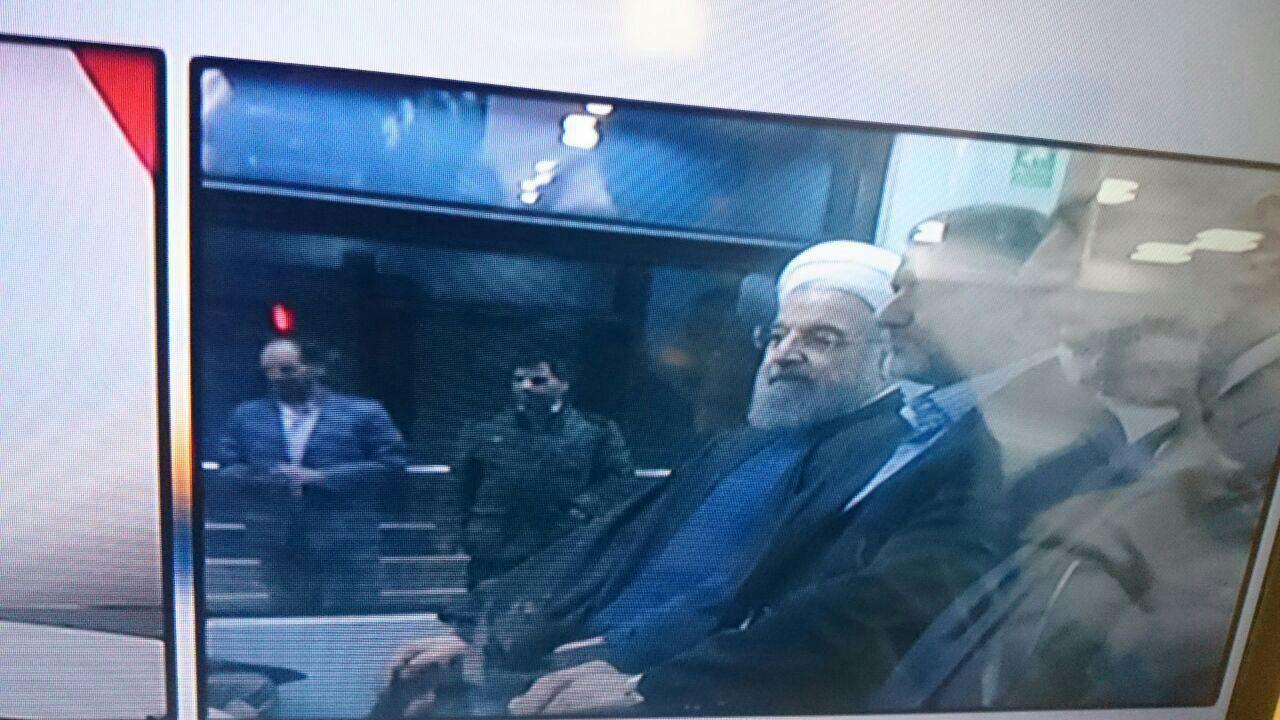 حضور رئیس جمهور در مشهد و قطاری که سیاست می برد! حضور رئیس جمهور در مشهد و قطاری که سیاست می برد!