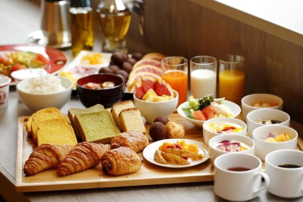 آشنایی با منوی صبحانه هتل پارسیان کیش سفره صبحانه هتل پارسیان کیش