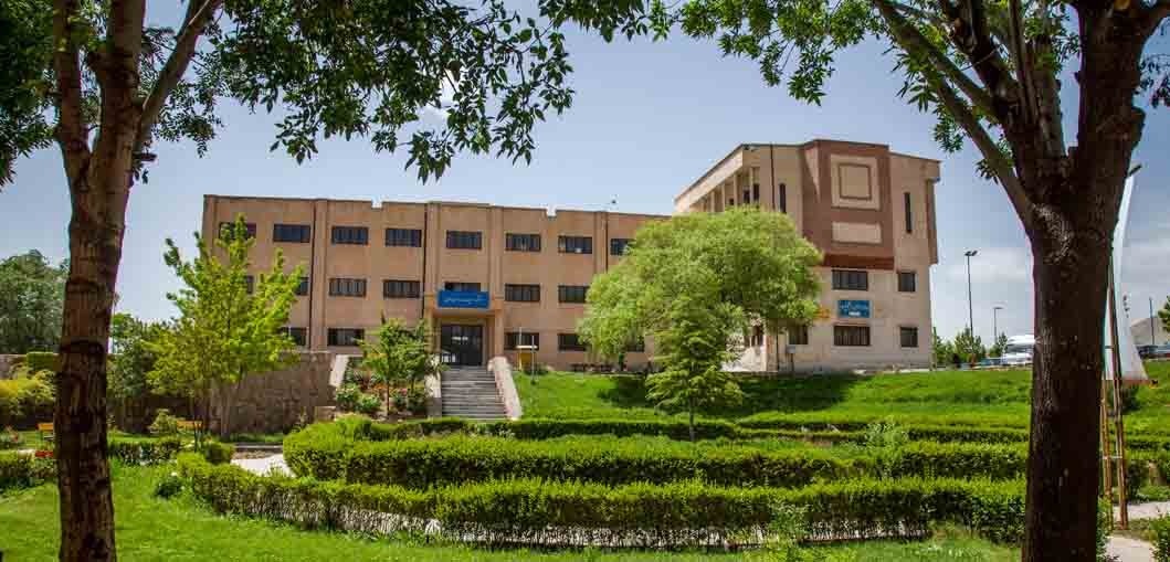 دانشگاه کردستان جزء برگزیدگان ، میان ۲۹۰ مرکز رشد به شمار میرود . دانشگاه کردستان جزء برگزیدگان ، میان ۲۹۰ مرکز رشد به شمار میرود .