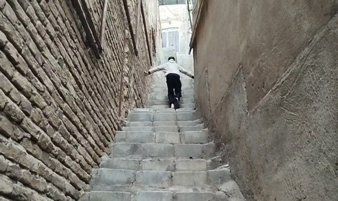 تلاش برای تخلیه پهنه‌های پرخطر / جزئیات برنامه جابه‌جایی ساکنان پهنه رانشی ۴۸ هکتاری تبریز