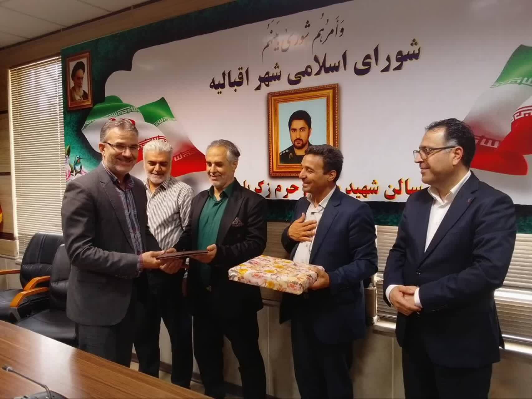 شهردار و رئیس شورای شهر اقبالیه، کسب رتبه دوم استانی کمیته امداد را تبریک گفتند شهردار و رئیس شورای شهر اقبالیه، کسب رتبه دوم استانی کمیته امداد را تبریک گفتند
