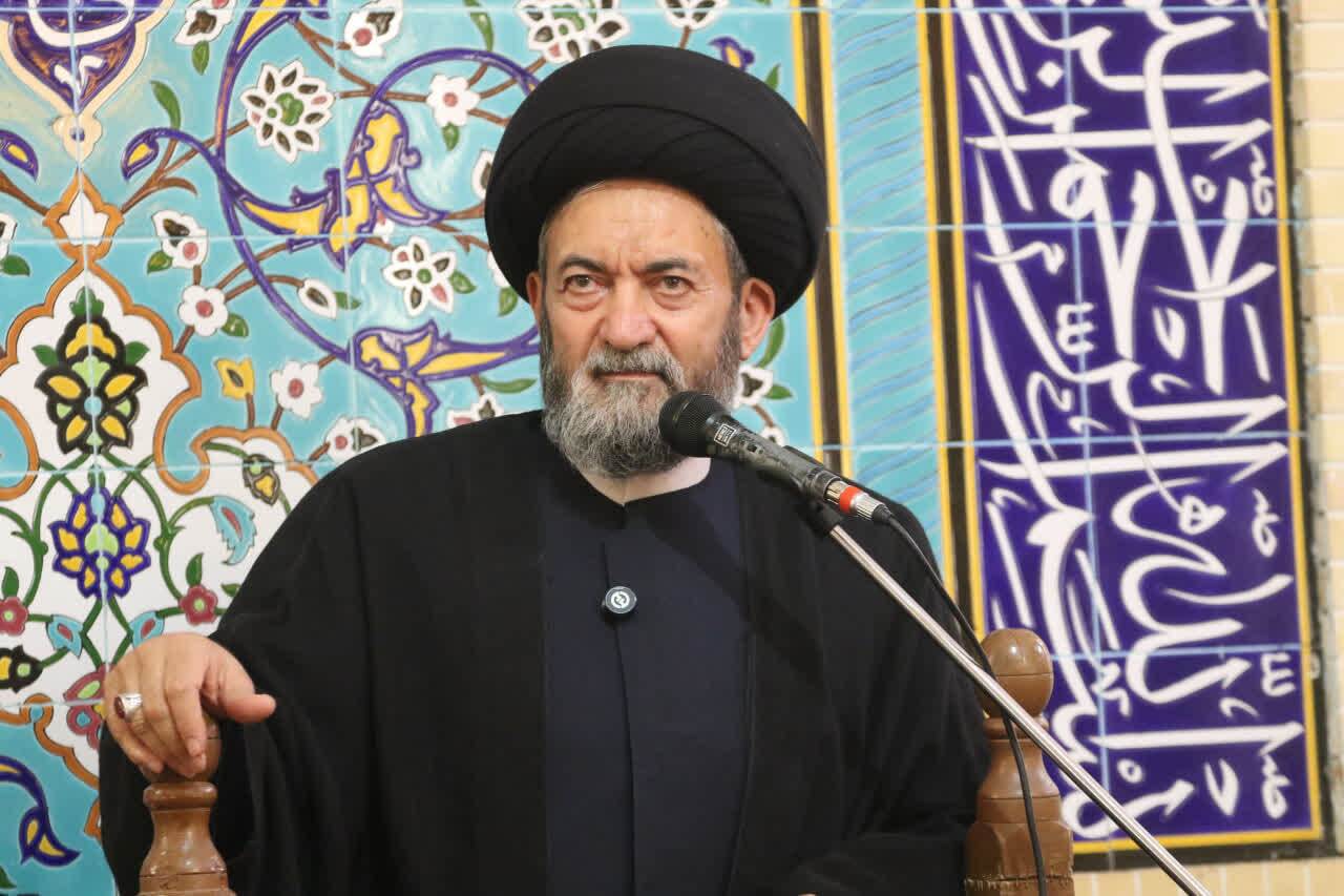 معلم معمارِ هویت و خطشکنِ نبرد فرهنگی است معلم معمارِ هویت و خطشکنِ نبرد فرهنگی است