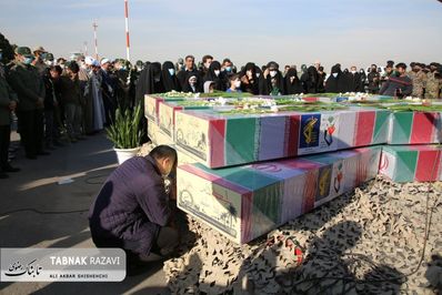 گزارش تصویری استقبال از پیکر مطهر ۱۶ شهید در مشهد