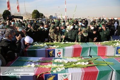 گزارش تصویری استقبال از پیکر مطهر ۱۶ شهید در مشهد